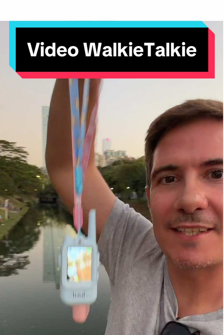 Heute empfehle ich #dasletzteerstemal begeistert das #VideoWalkieTalkie aus dem TikTok Shop denn dieses #WalkieTalkie hat Audio und Video und ist ein toller Spaß 🤩 Gönn dir die besten Deals mit #TikTokShopBlackFriday und #UnboxYourDeals für die besten Schnäppchen direkt aus dem TikTok Shop nach Hause geliefert 🏠