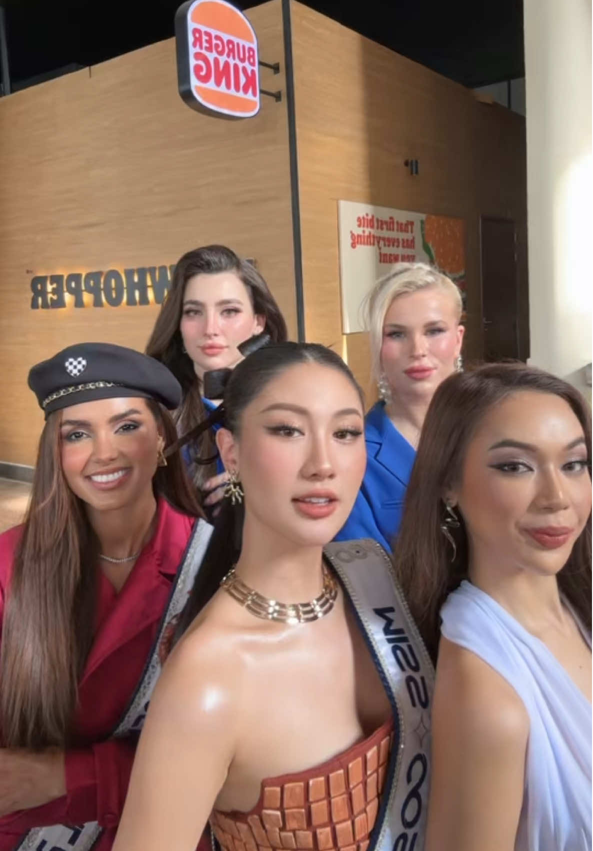 All of queens here is my Cosmo sisters 🔥 @Miss Cosmo  #MissCosmo #RisingDragon #NguyenHoangPhuongLinh #MissCosmoVietnam #HoaHauHoanVuVietnam 