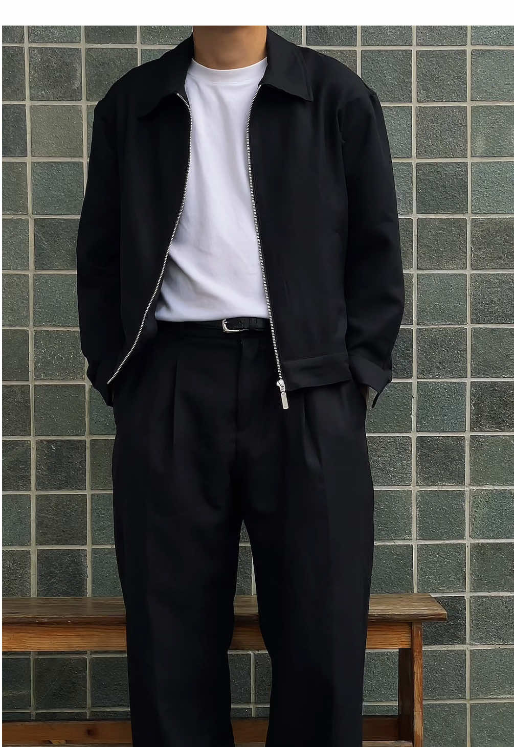 Casual, but make it fashion Boxy crop jacket with Wide pleated trouser are match!  #celanastudio 