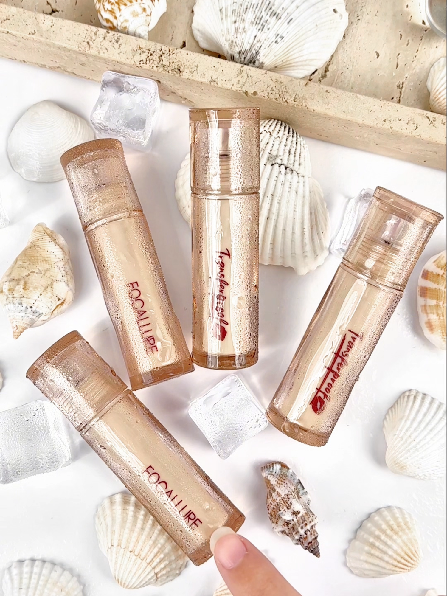 A hydrating lip formula that delivers a fresh, translucent wash of color with a glossy, non-sticky finish. ✨ #focallure #focallureph #liploss #lip #transferproof