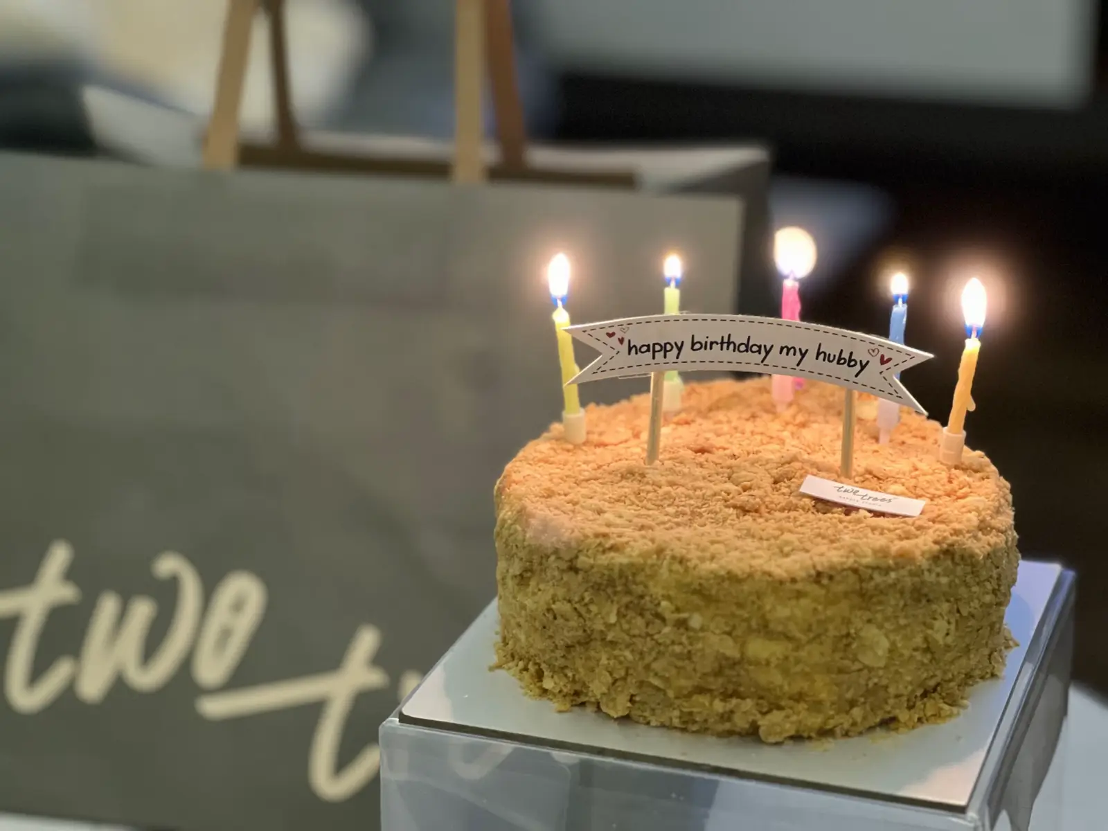 Chúc “đợi bàn” 🐻 có sức khoẻ để kiếm nhiều xèng, iu chìu tui, k cãi tui để t k bực mình nữa 🙂 Bánh napoleon chính tay vk đặt trag trí🎂 Bữa lẩu Ck đi chợ, Vk nấu chất lượng thế đã đc chưa ạ🥳 giờ mới hết dỗi để up ảnh lên chúc mừng sinh nhật 🙃 #tiktok #tiktoktrending #viral #couple #tiktokviral 