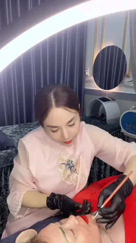 Môi là cơ quan gợi cảm nhất mà phụ nữ có thể để lộ, nên đừng để chúng nhạt nhoà mà hãy phun xăm đi! OK 👌🏻👌🏻👌🏻❤️