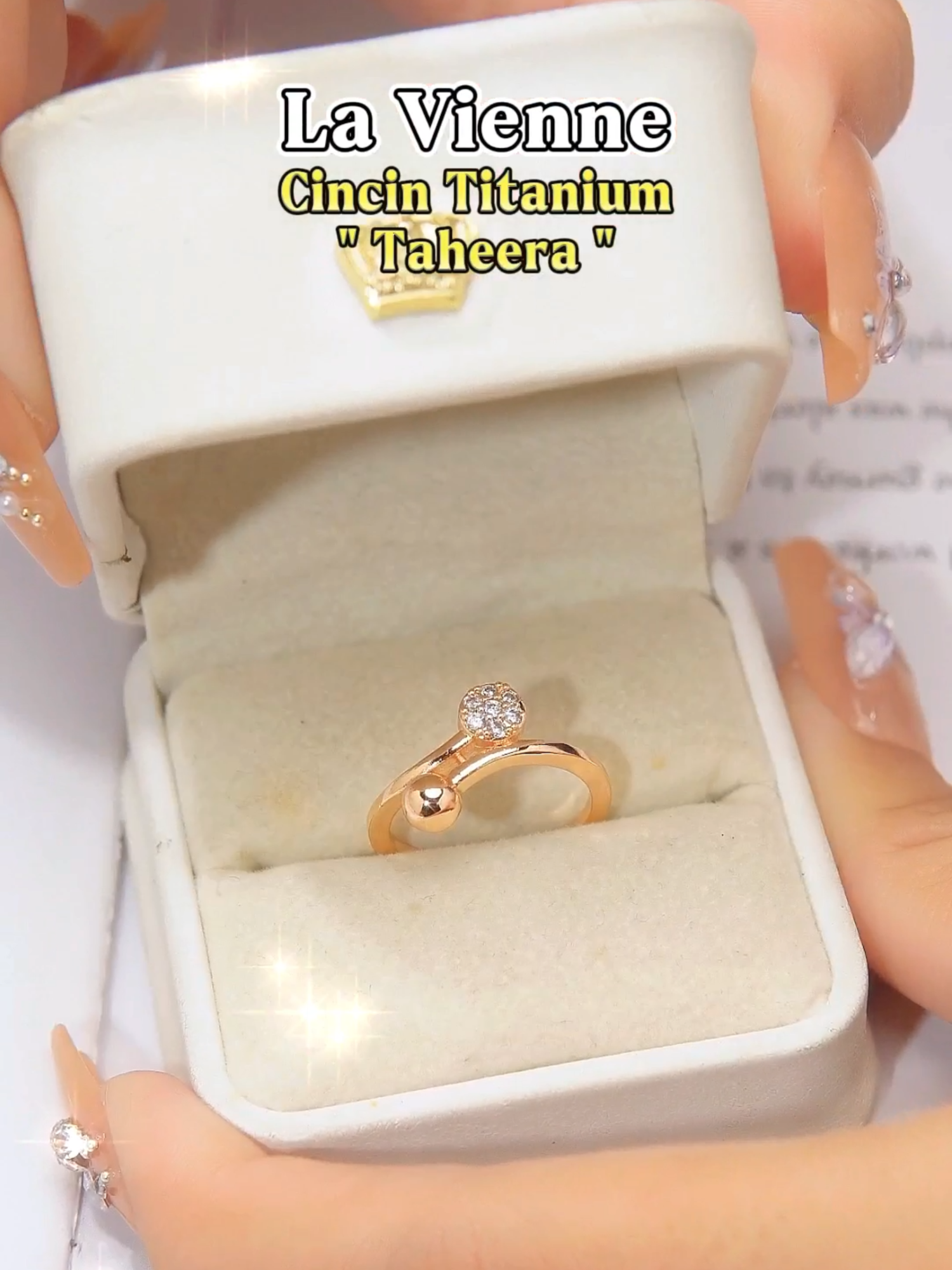 Cincin Taheera, Desainnya manis, kilauannya mewah. Siap jatuh cinta belum? Checkout dikeranjang kuning sekarang juga😍✨  JOIN LIVE SETIAP HARI!! #shopmaster  #perhiasan  #cincintitanium  #cincin  #setperhiasan  #joinlivestreaming  #diskontiktokshop  #paydaysale  #aksesoriswanita