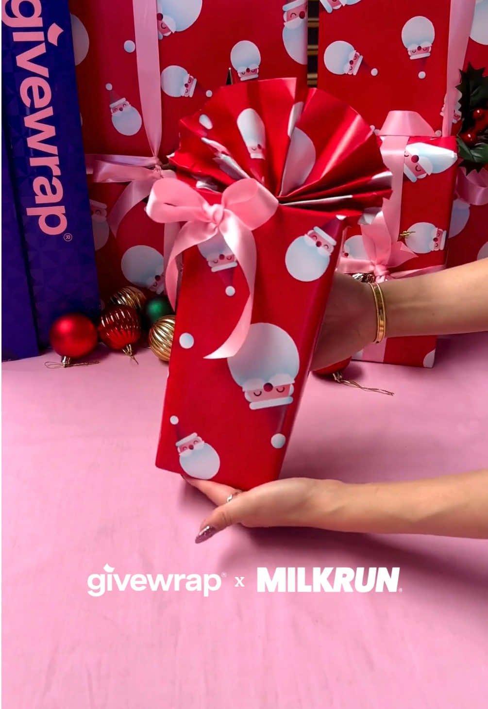 Running late? Running out of ideas??? Run to @MILKRUN and grab the perfect Christmas gift bundle! A little chocolate + A little Givewrap wrapping paper = A whole lot of good 🥰🎁🎅🏻 #giftwrapping #christmas #chocolates #fyp #foryoupage 