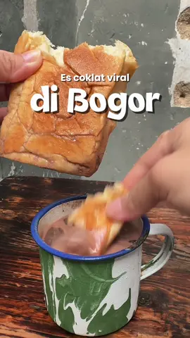 Kesampean juga nyobain es coklat viral di Surken. Gaperlu waiting list dan repot nyari parkiran karna bisa jalan kaki aja dari Sans Hotel Suryakencana Bogor. Hotel minimalis yang tetep estetik dan nyaman.  Kalo kalian mau nyobain kuliner viral di Surken, nginep aja disini. Booking via aplikasi RedDoorz jangan lupa masukkin kode promo 