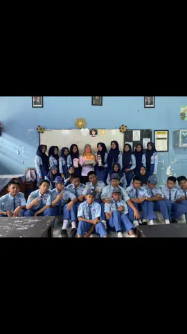 happy teacher day to all teachers in the world🌏🤍👩🏻‍🏫 @aprilialalala  terima kasih atas didikan dalam mengajar dan membimbing kami selama ini dengan sabar dan penuh kasih sayang, semoga usaha dalam mendidik kami dibalas beribu ribu kebaikan🤍#spada #eightD #fypage #spadajayapunyacerita 