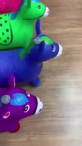 🎠 Cavalinho Upa Upa Inflável Pocotó! Diversão garantida para a criançada! 🤩 Com música e luz de LED, é perfeito para gastar energia brincando com segurança! 💥 A partir de R$44,90 🛒 Compre agora na Shopee: https://s.shopee.com.br/80599BjMJr ➡️ Aproveite antes que acabe!