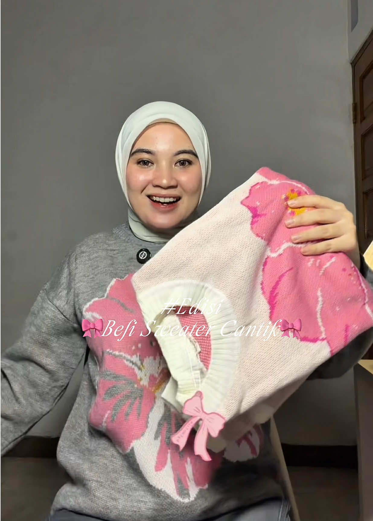 Sweater tercantik darinya bytantisa aku beli 2 warna bw dan grey bahannya tebel dan ga yang tipis cocok dipake di ruangan yg ber ac dan dingin🎀🥰🌸💖😍 🎀celana barrel Jeans beli disini>> @Rarahumaira  🎀Hijab beli disini >>  @Rarahumaira  #sweater #sweaterstyle #sweaterweather #bytantisa #fyppppppppppppppppppppppp 
