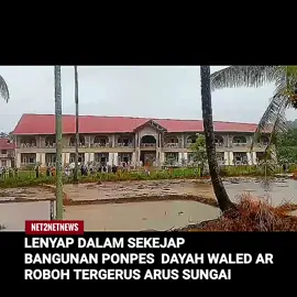PRAY FOR ACEH..., Dayah Najmul Hidayah Al- Aziziyah (Dayah Waled Ar) yang berlokasi di Gampong Cot Meurak, Samalanga, Bireuen Aceh. Bangunan dua lantai ini Roboh tergerus aliran sungai Batee Iliek yang berada tepat di Belakangnya. Rabu 26/11. Batee-Iliek, Aceh, Indonesia @net2netnews.reborn @ike_ike.ike #net2netnews #dayahwaledar #bireunacen Batee-Iliek, Aceh, Indonesia