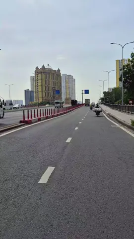 ...Tòa lâu đài dát vàng nổi bật & độc đáo nhất Sài Gòn 😊 #lachateauhotel #vovankiet  #saigon #tphcm #hochiminhcity 