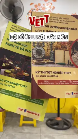 Sách mới nóng hổi ra lò đây 2k8 ơiiii!!! 30 đề thì tha hồ luyện lên 10 điểm là vừa luôn 😍🫵 #gdktpl #2k8quyettamdodaihoc #sachonthi #thitotnghiepthpt #lichsu 