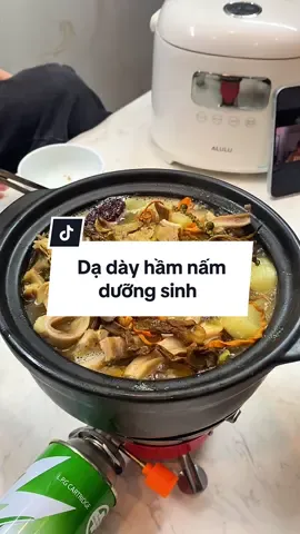 Tiếp tục là chuyên mục tẩm bổ cho bà bầu. Dạ dày hầm tiêu xanh và nấm dưỡng sinh. Mom nào sắp tới tuần 32 thì thử ngay nhé ☺️ #dadayhamtieuxanh #thanhtam1107 #cooking #monngonmoingay #nauan 