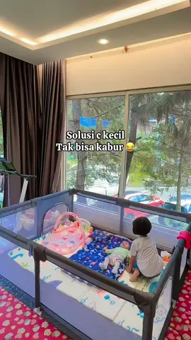 Ibu kandangin dulu ya dek 😅 #pagarbermain 