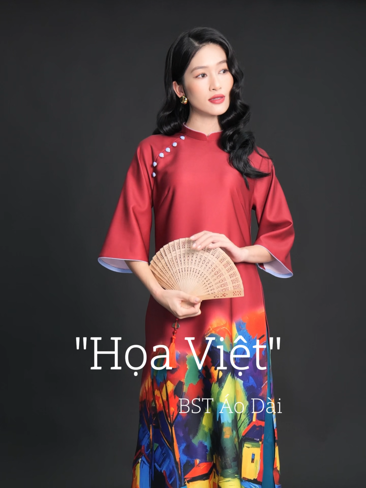 Áo dài Họa Việt như một bức họa kể về miền quê Việt Nam – nơi ký ức được tái hiện qua những mảng màu sống động. Mỗi tà áo mang theo nét truyền thống dịu dàng, gợi nhớ vẻ đẹp mộc mạc mà thân thương của quê hương. _______ Áo dài HỌA VIỆT (SKU: L13058) #aodainu #AoDai #aodaitruyenthong #swanlake