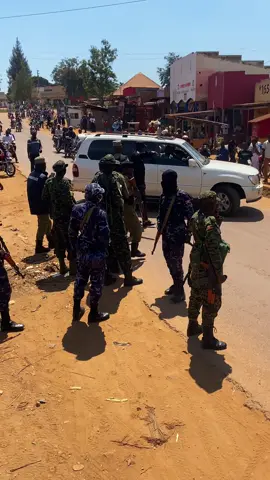 Police and Military blocked the way when Bobi wine headings to Buikwe district #foryoupage #trend #wizardmedia 