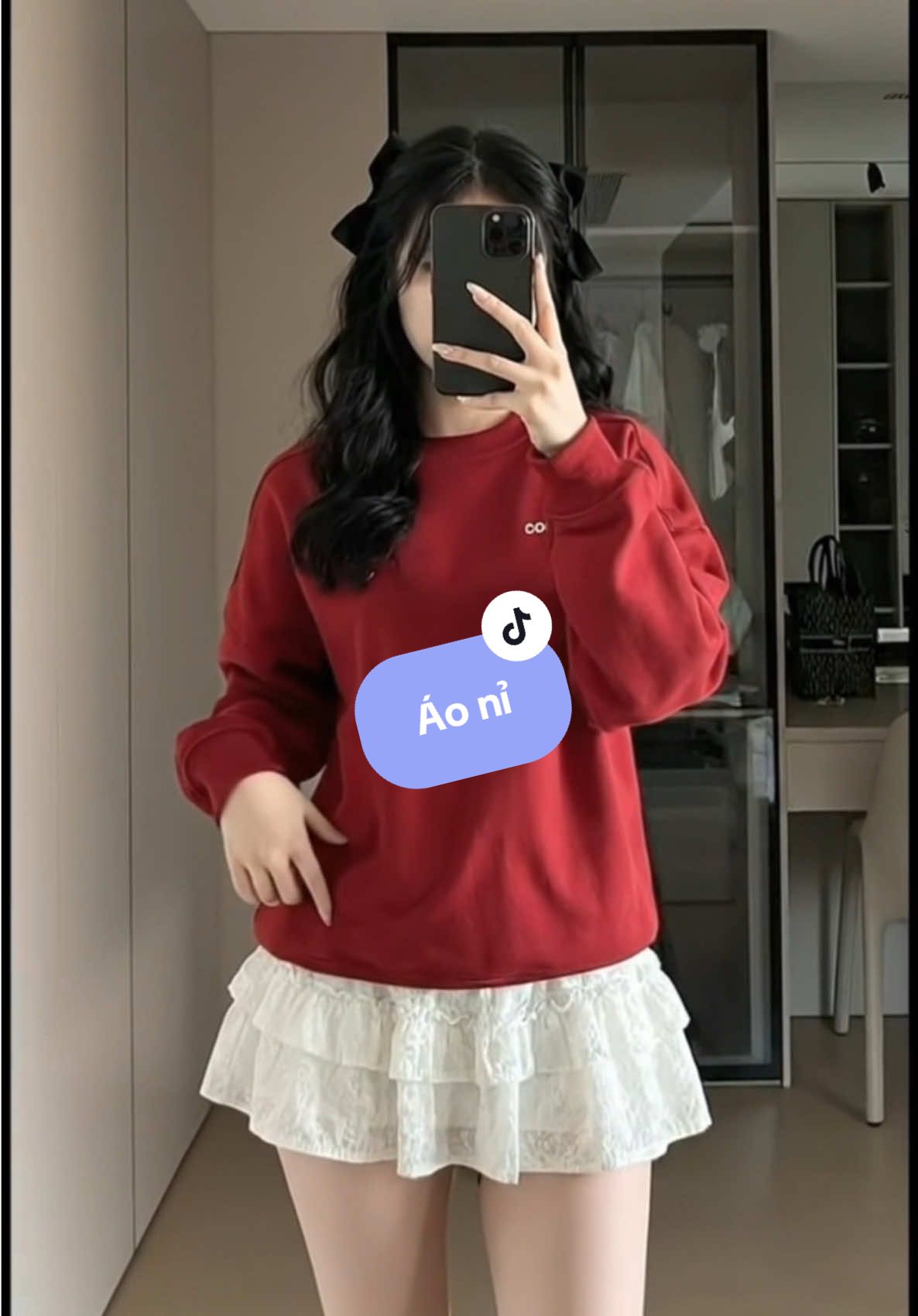 Tui bốc trúng sít rịt rồi mấy Bà ơi, Em Áo nỉ nhà #Xuminmin ta nói chất lượng nó mê, cầm nặng tay lắm luôn. Mùa lạnh diện em này thì 10 điểm trẻ trung, ấm áp #phoido #myoutfit #aothudong #aoni 