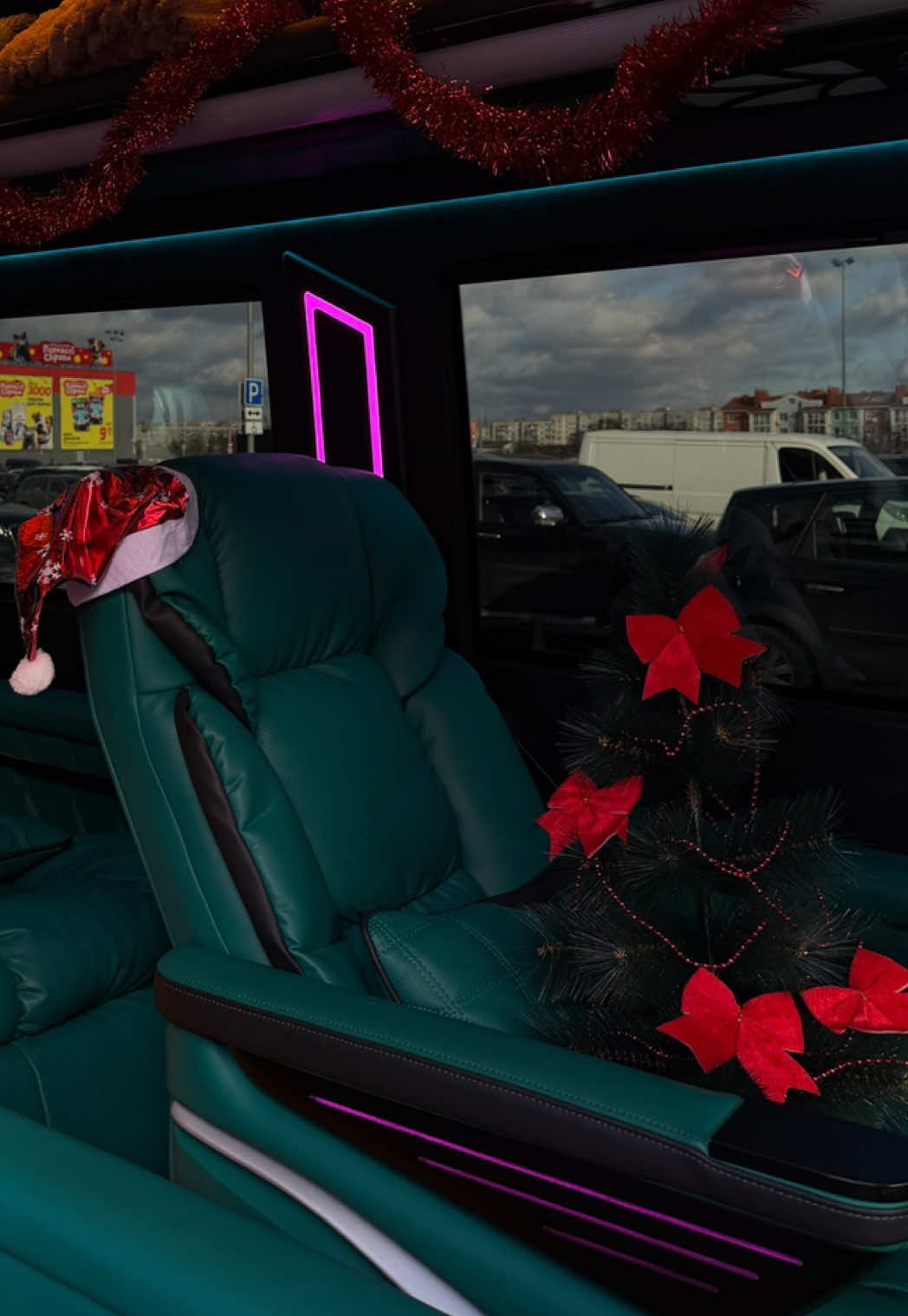 🎄📩 Відкрито запис на поїздки перед новорічними святами! Місця швидко заповнюються — бронюйте завчасно.  #пасажирськіперевезення #перевезенняпасажирів #європа #україна #свято 