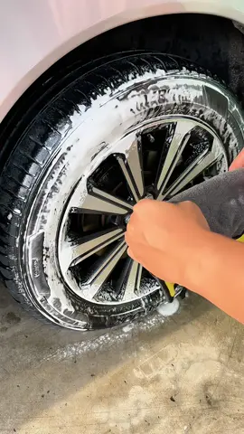 Chai xịt dưỡng lốp #ducnghia902 #xeoto #phutungxeoto #chamsocxetainha 