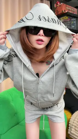 #เสื้อคลุม #เสื้อวอร์ม #hoodie #ป้ายยาแฟชั่น #เสื้อกันหนาว 