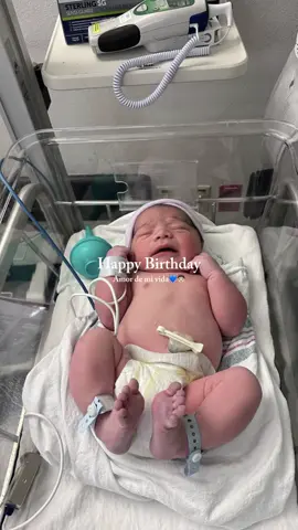 El amor que siento por ti es inexplicable, te amo de aquí al infinito y más allá, daría cualquier cosa por ti mi gordito, te amo inmensamente felices 2 añitos, deseo conocerte algún día, tú tia favorita ❤️‍🩹🥺