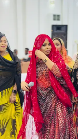 Waxaaga dhuuqso ceeb ma aha alla na lehee🤣👏👏😅😅