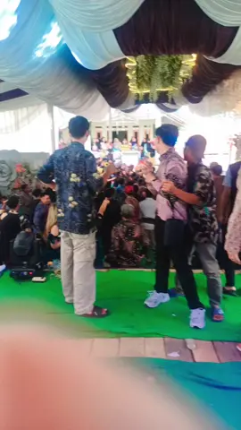 mun tos kieu...?   #kerusuhan #dangdutrusuh #kerusuhanfilykurcaci #filykurcacy #rusuh 