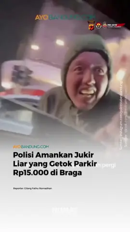 Seorang juru parkir liar ditangkap polisi karena diduga melakukan pemerasan terhadap wisatawan di kawasan Braga, Jalan Naripan, Kelurahan Braga, Kota Bandung. Video yang memperlihatkan aksi jukir tersebut viral di media sosial. Berdasarkan keterangan kepolisian, jukir menggetok tarif parkir senilai Rp15 ribu di awal. Akan tetapi, pemilik mobil memilih untuk membayar setelah keluar dari area parkir. Usai menikmati suasana pusat Kota Bandung, pengemudi mobil pun hendak pergi. Ketika mobil akan meninggalkan lokasi parkir, ia memberikan uang Rp5.000, sesuai tarif parkir mobil pada umumnya. “Pelaku menolak dan tetap meminta Rp15.000. Saat diminta menunjukkan kartu parkir resmi, pelaku tak bisa membuktikan. Korban kemudian memilih langsung pergi,” kata Kapolsek Sumur Bandung, Kompol Andi Agusfian Pranata, Rabu, 26 November 2025. Pihaknya menerima informasi dari Command Centre pada Selasa, 25 November 2025, pukul 15.53 WIB. Tim Opsnal Polsek Sumur Bandung menuju lokasi dan menangkap jukir berinisial AK (44) yang merupakan terduga pelaku. AK kemudian dibawa ke Polsek Sumur Bandung untuk menjalani pemeriksaan lebih lanjut. Andi bilang, kepolisian juga mendalami keterlibatan AK dalam dugaan praktik pemalakan terhadap wisatawan. Selengkapnya di Ayobandung.com (link di bio) Reporter: Gilang Fathu Romadhan Editor: Shinta Nurhiba Video: Polrestabes Bandung