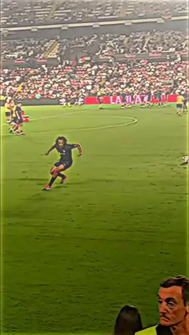 مثل طبع الصكر 😂  #برشلونه❤️💙  #شيلسي_كبير_انجلترا  #كوندي  #دوري_ابطال_اوروبا 