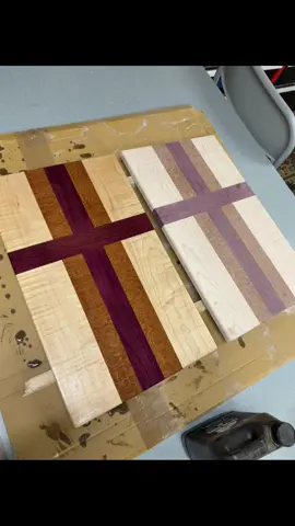 Just added a coat of cutting board oil on a piece. Looking pretty good to me! #cuttingboard #custommade #handmade #woodworking 