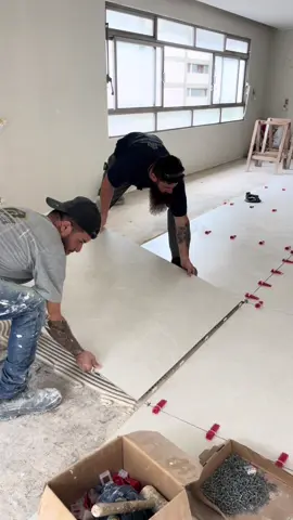 Jogando duro por aqui 🫡 . . #arquitetadeinteriores #azulejistaprofissional #azulejista #construcaocivil 