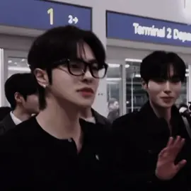 デートで率先して荷物持ってくれたりさりげなく車道側歩いたりしてくれる年上彼氏感半端ない #alphadriveone #ald1 #이리오 #leo #イリオ 