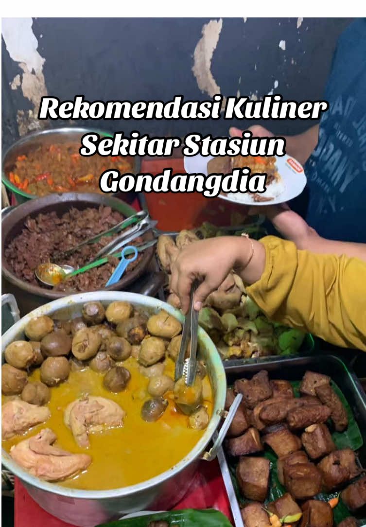 Banyak makanan enak di Sekitaran Stasiun Gondangdia loh. Tonton deh, dari tiga kuline ini, mana favoritmu? #kuliner #kulinertiktok #RedTravelers #Reddoorz #bukasemuapintu 