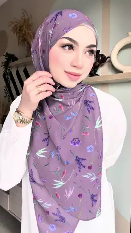 NEW ARRIVAL  SHAWL HODDIE ROSES&LAVENDER  Hi korang kita ada shawl hoddie premium chiffon corak ini sangat sangat cantik kita ada 20 warna barang ini baru release dan limited stock so jangan tungu lama lama trus pergi bag kuning beli je barang ini seblum habis stock#unfreezemyacount #shawltutorial #fyp #foryou 
