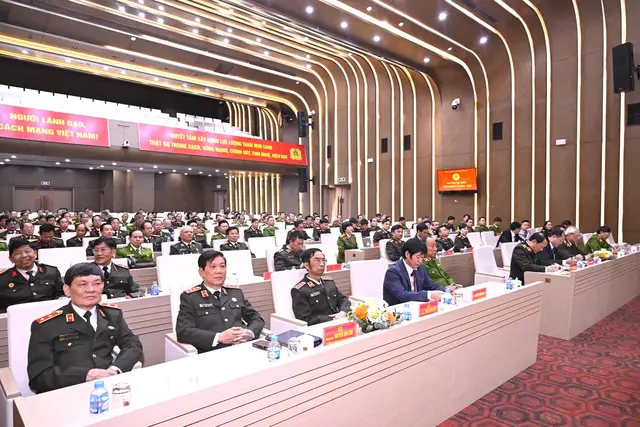 Hội Cựu CAND Việt Nam khẳng định rõ nét vai trò, vị thế trong nửa đầu nhiệm kỳ 2023 - 2028 Ngày 25/11/2025, tại Hà Nội, Hội Cựu Công an nhân dân (CAND) Việt Nam tổ chức Đại hội đại biểu giữa nhiệm kỳ 2023 - 2028. Đại tướng Lương Tam Quang, Uỷ viên Bộ Chính trị, Bí thư Đảng uỷ Công an Trung ương, Bộ trưởng Bộ Công an dự và phát biểu chỉ đạo. #tintuc #zyxbca 