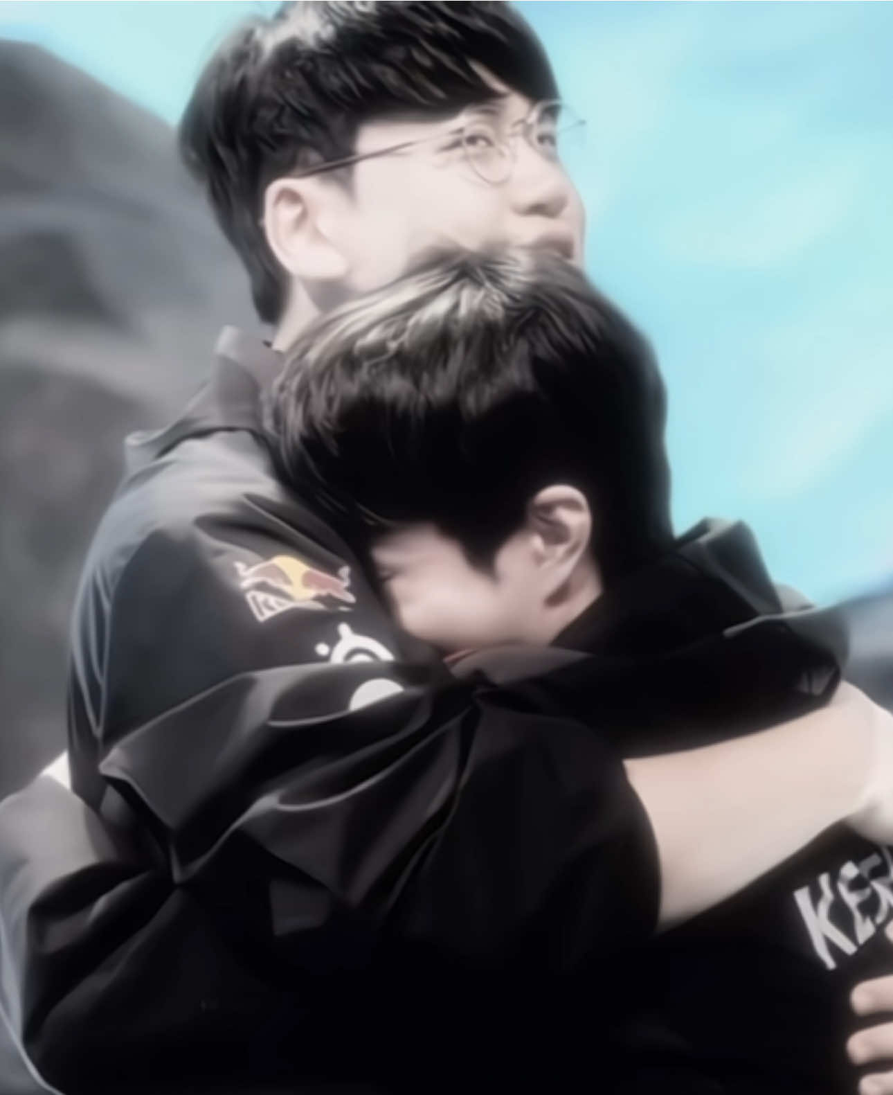 : phù dung nở rồi tàn… cũng như họ từng kề vai, rồi buộc phải chia xa..  #guke #guria #gumayusi #keria #haluvt1 