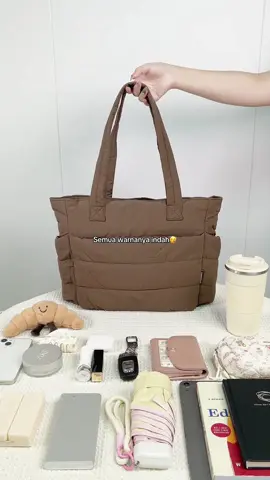 Tas sederhana dan bergaya 🥳Tersedia berbagai warna! Penawaran terbatas. #bagamart #totebag #taswanita #tastotebag #workbag 