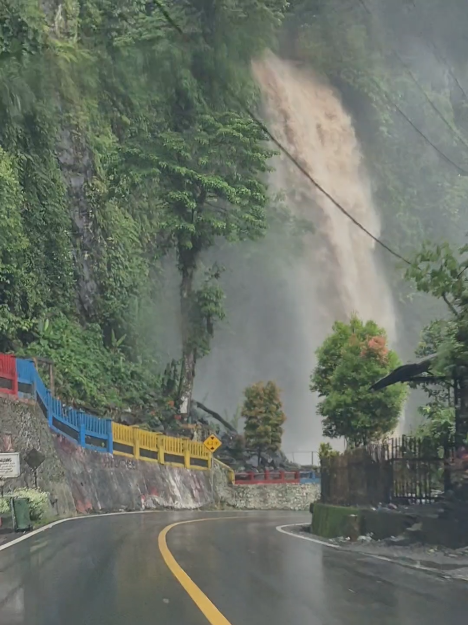 curah hujan yg sangat tinggi di sumbar tgl 26 nov 25 jam 17:00 wib#jangkar #traveltiktok #saranawisata #info #travelpekanbarupadang 