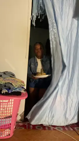 Chibibit la ak fanm ro wa