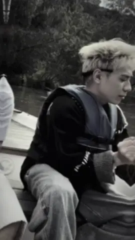 🐼: sao bảo đi chèo thuyền vui lắm mà 😖 Nhìn anh nhà khổ quá khổ 😂 #QuangHungMasterD #MasterD1stAlbum ##listean_grp #gdmu_grp♪ 