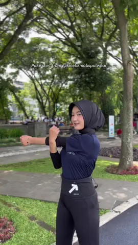 super nyaman banget dipake larinyaa @Kinetikmob #sportwear 