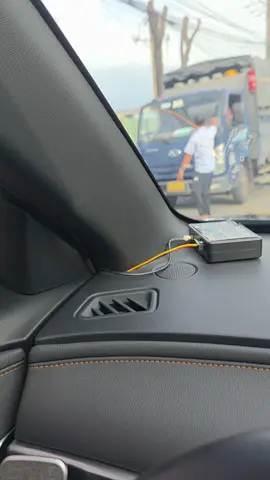 xuống thương lượng đi a ơi, ráng chạy làm chi