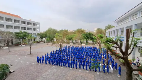 🎥 HÔM NAY Ở THCS PHONG PHÚ CÓ GÌ? 💙 Cả sân trường phủ xanh võ phục Vovinam! 🔥 Chuẩn bị cho màn đồng diễn kỷ lục – nghe thôi đã thấy sướng rồi! 👊 Từng động tác mạnh mẽ – đồng đều – đẹp mắt 💥 “Phong Phú style” lên sóng là phải cháy! Ai hóng màn đồng diễn sắp tới thì thả tim để lấy động lực cho tụi nhỏ nha! 🔥💙 #Vovinam #DongDienVovinam #THCSPhongPhu #KyLucKep #VoThuatVietNam 