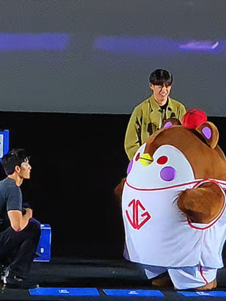 GUINZLY Play Time !!! ถึงเวลากวินซ์ลงสนาม น่ารักจนใจเจ็บลูกเอ้ยย 🥹 เอ็นดูพุงเต่งของตาหนูเหลือเกิน 😘💜❤️  #SFxJossGawinGuinzly #JossGawin #JossWayar #GawinCaskey #GUINZLY 