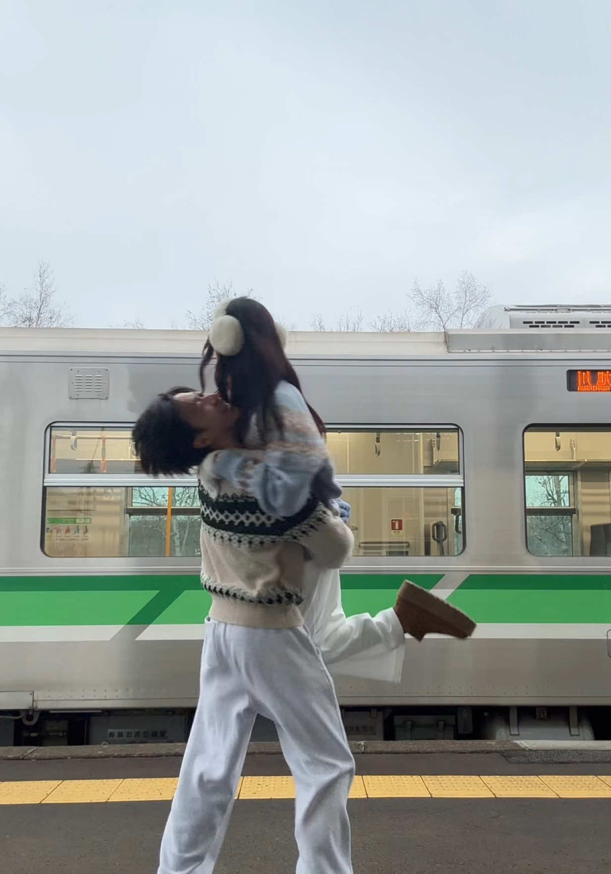 あまり雪と触れ合えていない北海道旅~(;ᴗ;)❄️#北海道 #カップル #冬コーデ #おすすめ #美瑛 