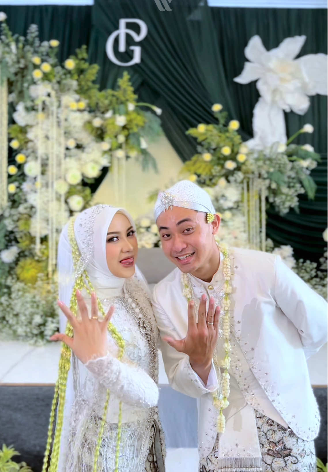 The Wedding Of Pasangan Gen Z Full Senyum 🥰✨  #wccmalang #wcctulungagung #wcckediri #wccblitar #contentcreator #weddingtiktok #weddingday 