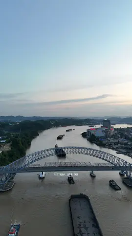 SAMARINDA dengan keindahan sorenya😍SAMARINDA itu kalau sudah sore memang indah sekali! #samarinda #kalimantantimur #inism #fyp 