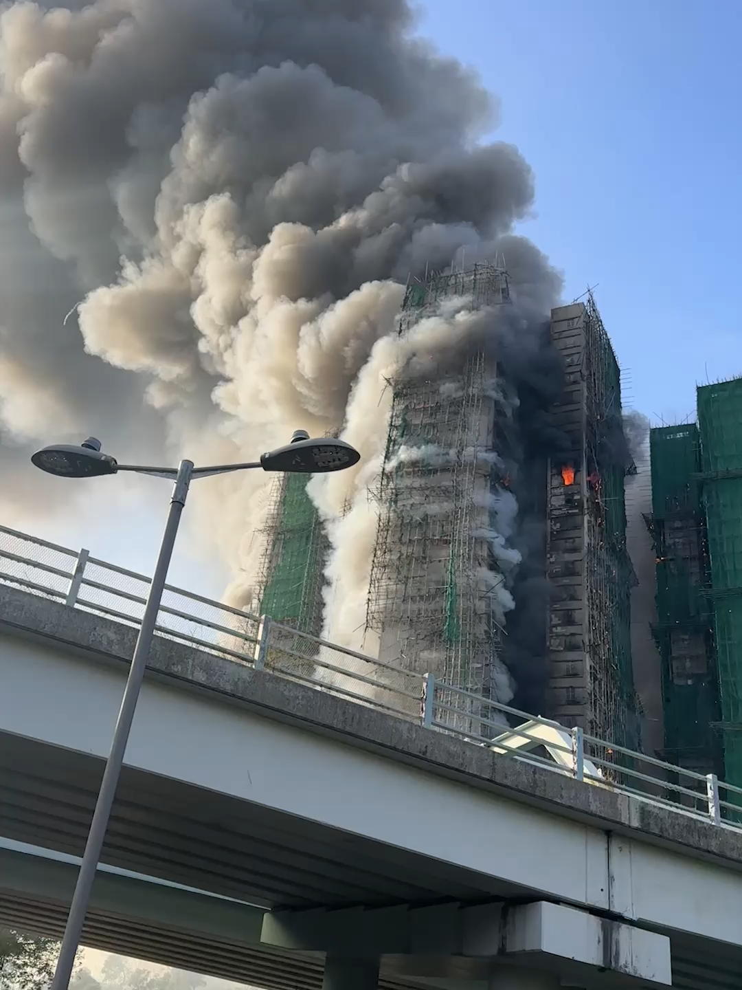 At least four people were killed and three others were injured as a major fire engulfed a residential apartment complex in Hong Kong's Tai Po district on Wednesday, with video from the scene showing serious damage to several buildings. #abcnews #news #hongkong