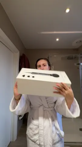 ✨ Tu me crois si je te dis que j’ai trouvé le dupe du Dyson… pour beaucoup moins cher ? Et avec le Black Friday, il est encore moins cher.  Je teste depuis quelques semaines le @Laifen US , et honnêtement… c’est devenu mon indispensable pour une routine cheveux rapide, clean et effortless. Ultra léger, puissant, silencieux bref, tout ce que j’aime pour un glow-up capillaire sans prise de tête. *produit offert   #blackfriday  #Hai#HairRoutinen#MinimalAestheticdiaMarkt 