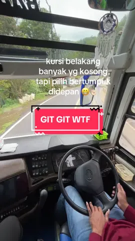 tebak nyawang opo 😁☝🏻 #greatwaytogoo #bismania #tourleader #bali #studytourbali 