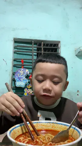 Chàng trai 2k20 đam mê mukbang  mì siêu cay.😜😜😜😜